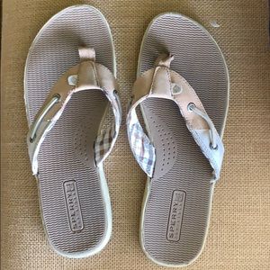 sperry flip flops